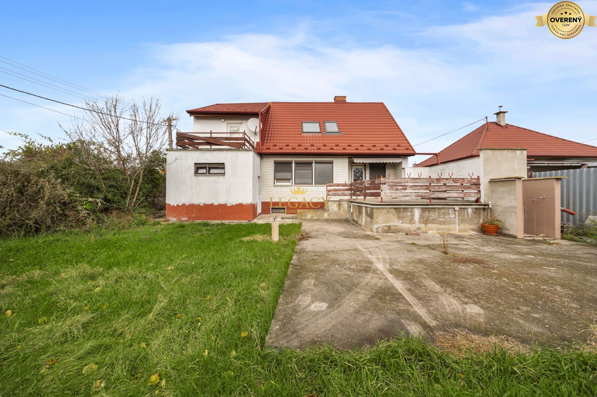 RD Hrubá Borša s dvorom.jpg